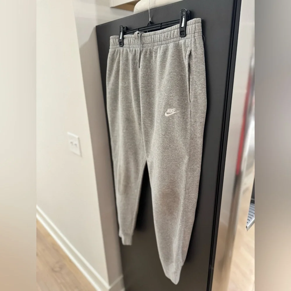 Nike Men's Light Gray Joggers